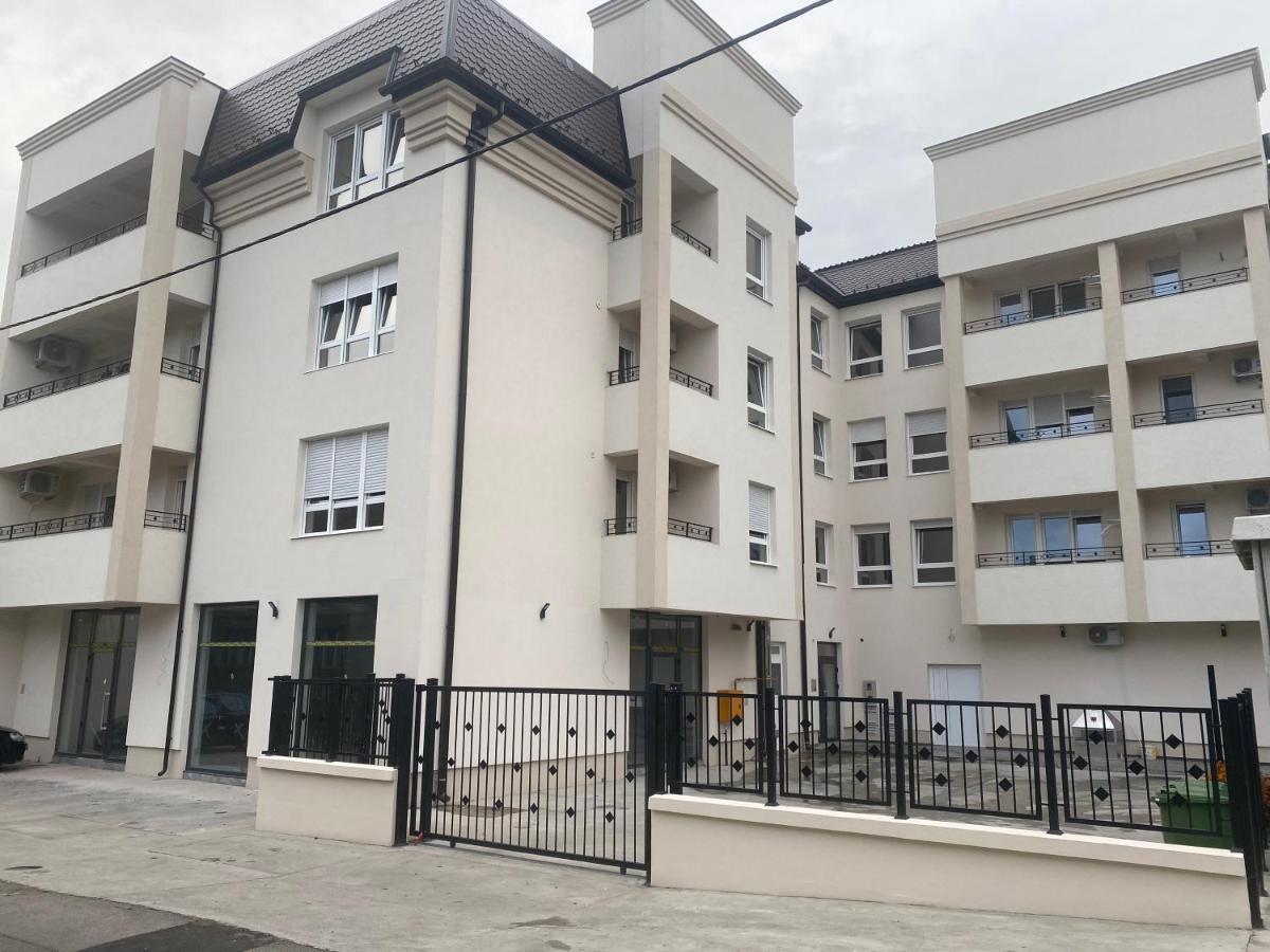 Apartman Mdb Lux Subotica Esterno foto