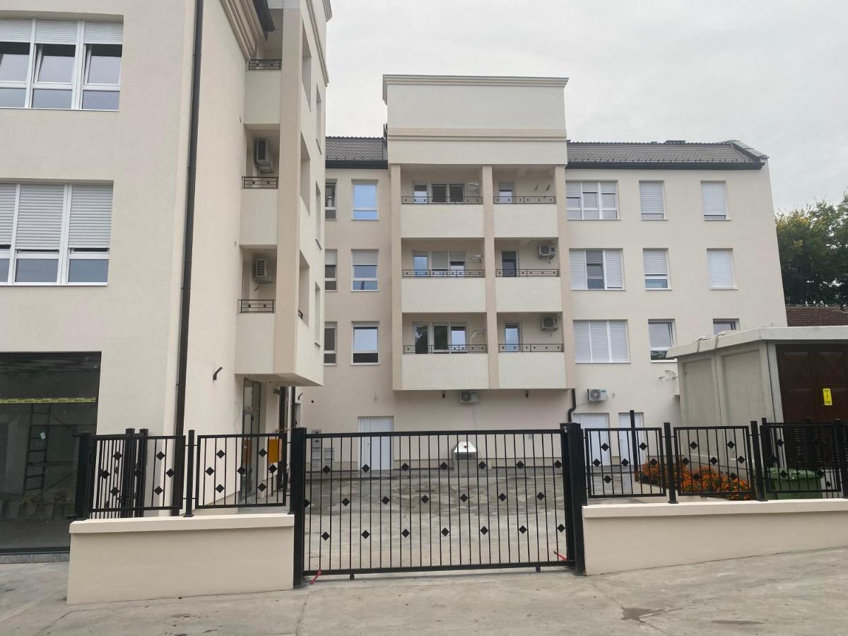 Apartman Mdb Lux Subotica Esterno foto